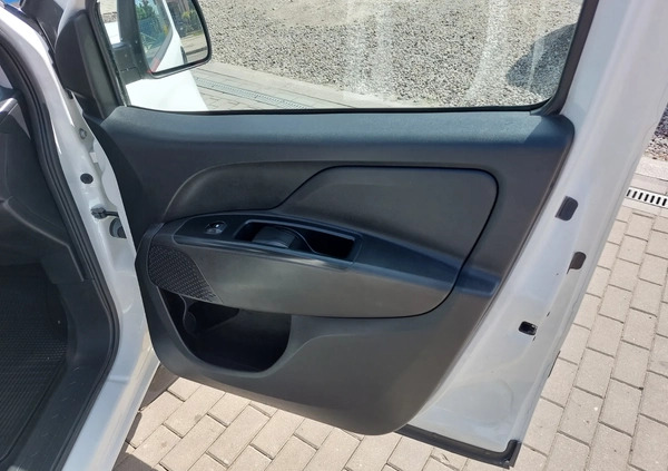 Fiat Doblo cena 39000 przebieg: 161000, rok produkcji 2018 z Jedwabne małe 232
